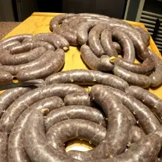 Ile parzyć kaszankę, aby uzyskać idealną konsystencję i smak