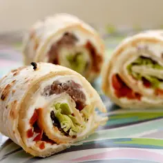 Pyszna tortilla z szarpaną wieprzowiną - proste przepisy na każdą okazję