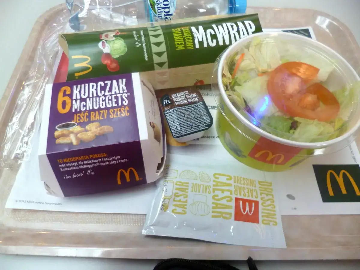 Zdjęcie Ile kosztuje sałatka premium w McDonald's? Zaskakujące ceny i składniki