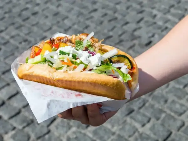 Ile kalorii ma kebab box z frytkami? Zaskakujące fakty o kaloriach