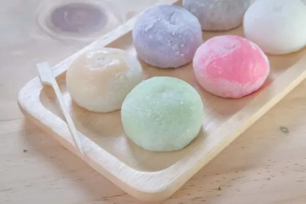 Czy mochi się gotuje? Odkryj skuteczne metody gotowania mochi